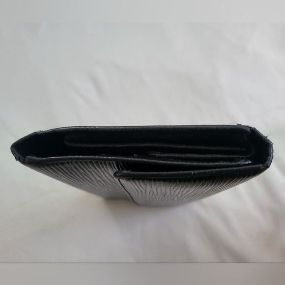 Vintage Louis Vuitton Epi Leather Wallet - Picture 5 of 6